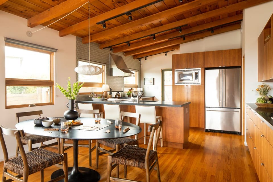 Grab the drinks, I'll get the snacks.