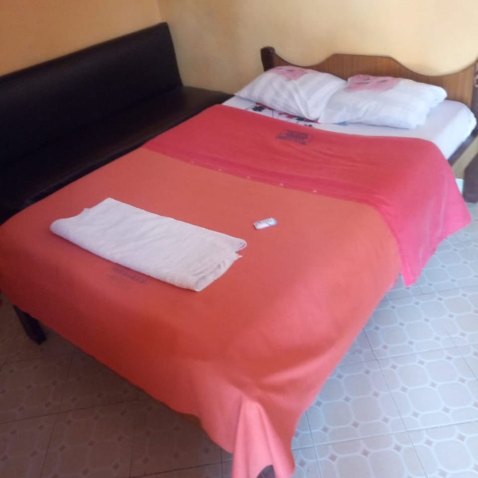 Single Room | Desk, free WiFi, bed sheets