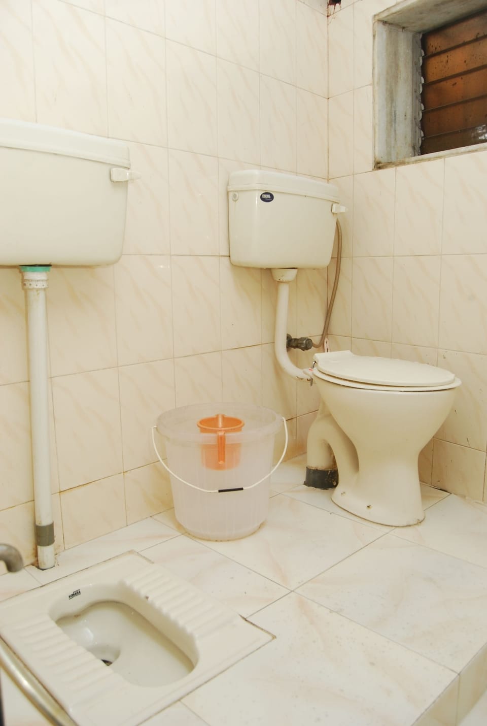 Shower, free toiletries, towels
