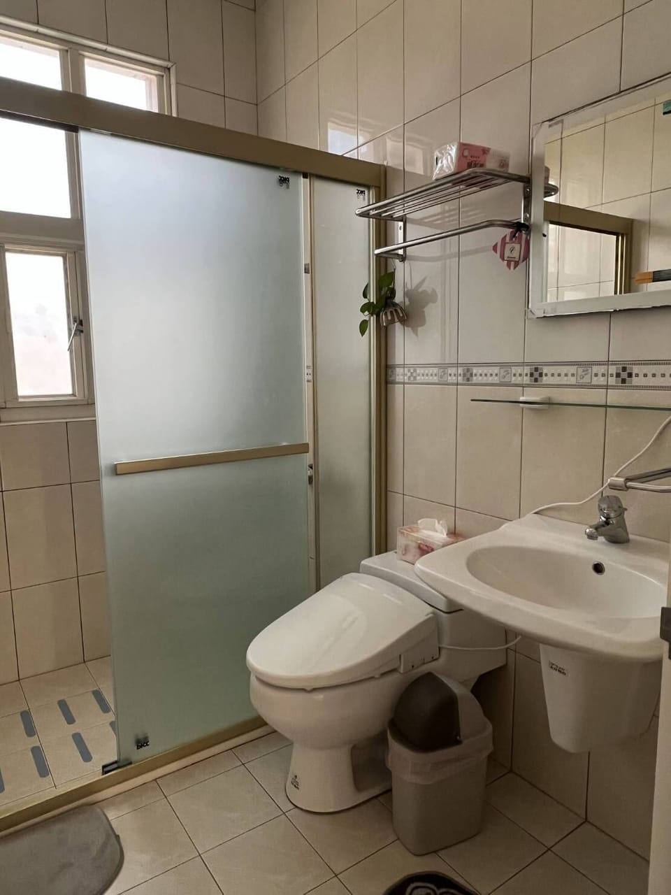 Economy Double Room, Private Bathroom | Bathroom | Shower, free toiletries, hair dryer, slippers