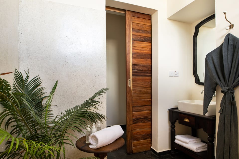 Superior Double Room, Balcony | Bathroom amenities | Shower, free toiletries, hair dryer, bathrobes