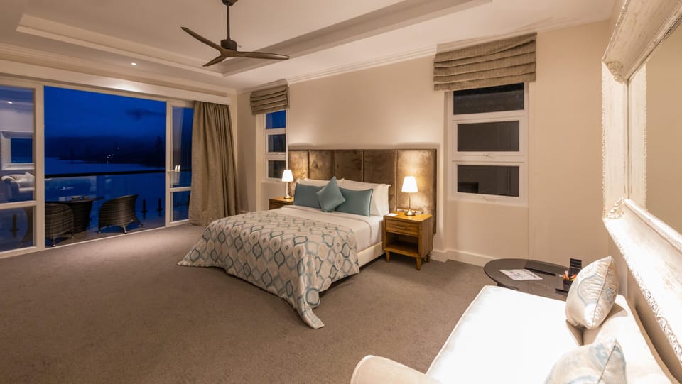 Superior Suite, 1 King Bed, Balcony, Lake View | Egyptian cotton sheets, premium bedding, pillowtop beds, in-room safe