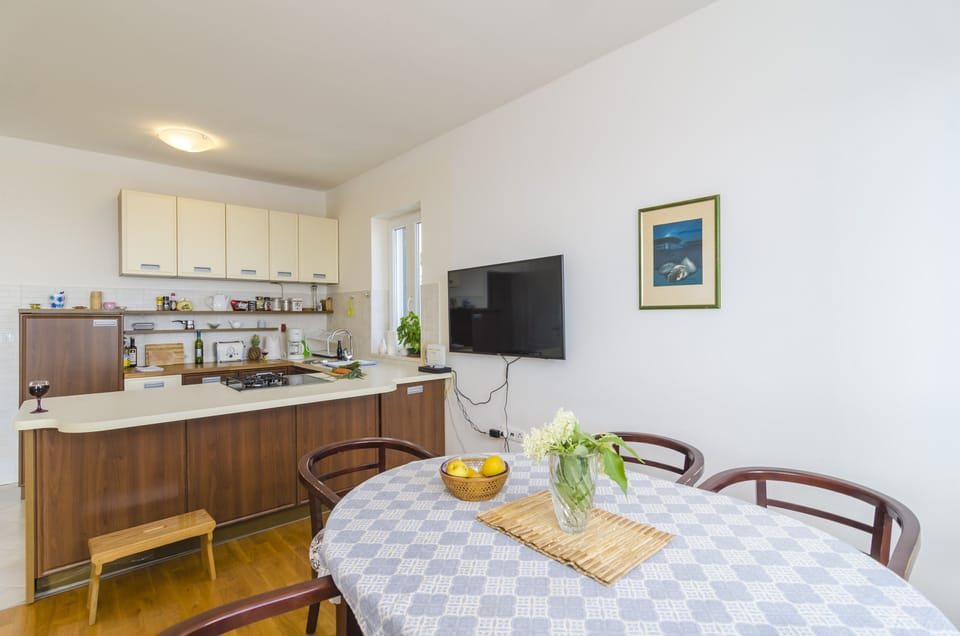 Apartment (Two-Bedroom Apartment with Terrace) | Dining room