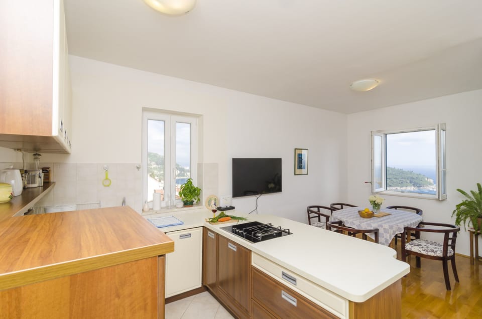 Apartment (Two-Bedroom Apartment with Terrace) | Dining room