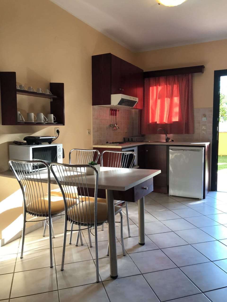 Room, 1 Bedroom, Smoking, Balcony | Private kitchen | Microwave, stovetop, coffee/tea maker, electric kettle