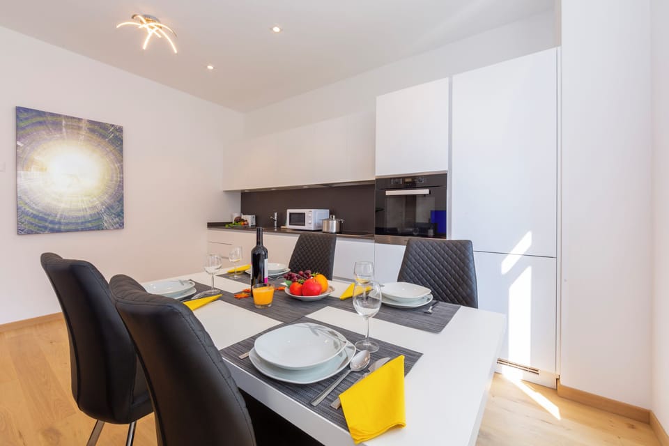 Family Apartment, 1 Bedroom, Balcony (Heart of Lugano) | Dining