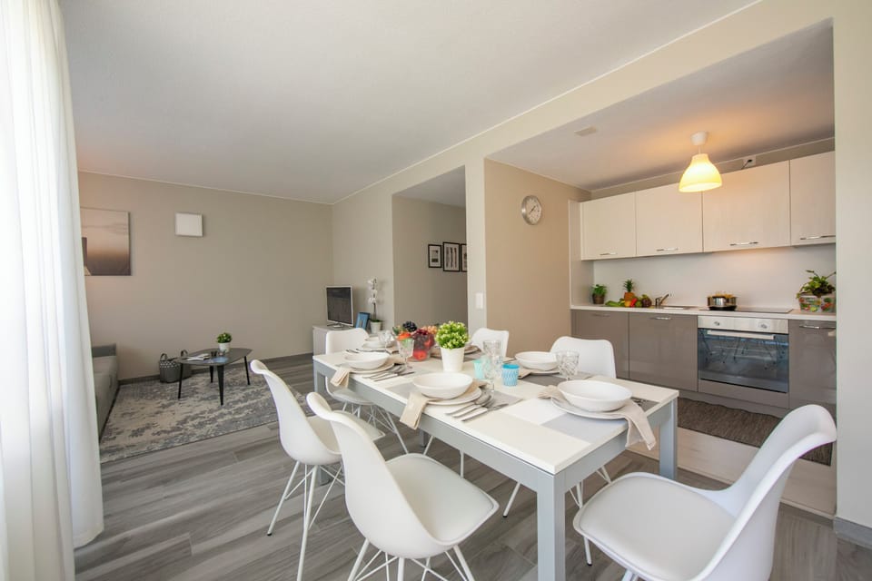 Family Apartment, 3 Bedrooms, 2 Bathrooms (Laguna di Lugano) | Dining