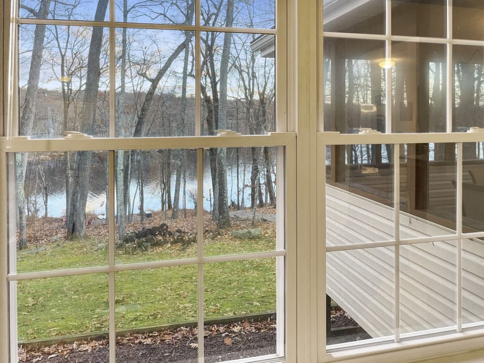 Bright, cozy rooms with lake views!