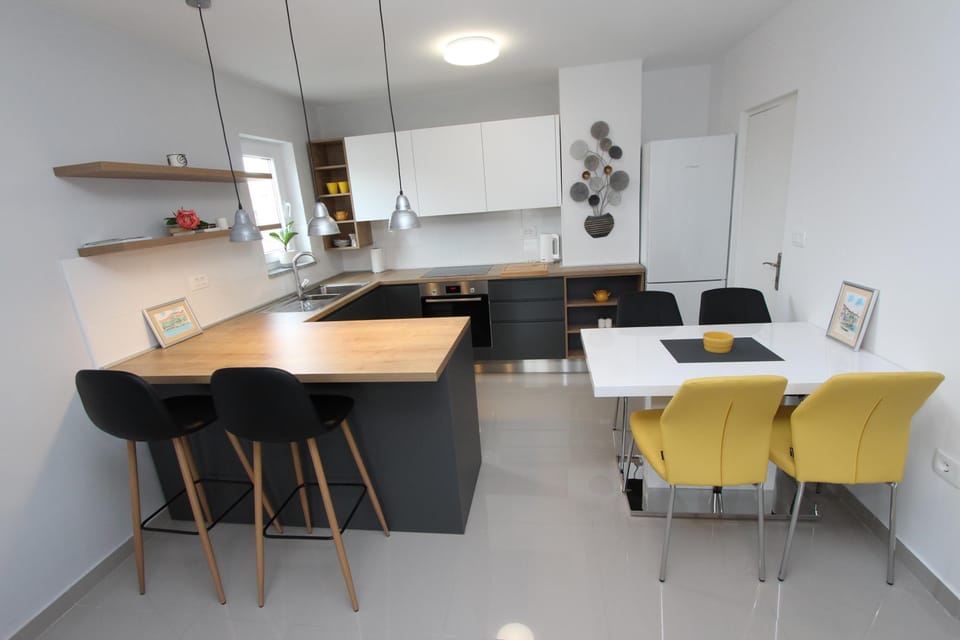 Apartment, 2 Bedrooms | In-room dining