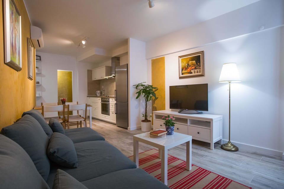 Standard Apartment, 1 Bedroom, Terrace | 1 bedroom, iron/ironing board, free WiFi, bed sheets