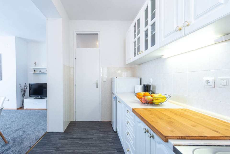 Standard Apartment, 3 Bedrooms, Balcony | 3 bedrooms, iron/ironing board, free WiFi, bed sheets