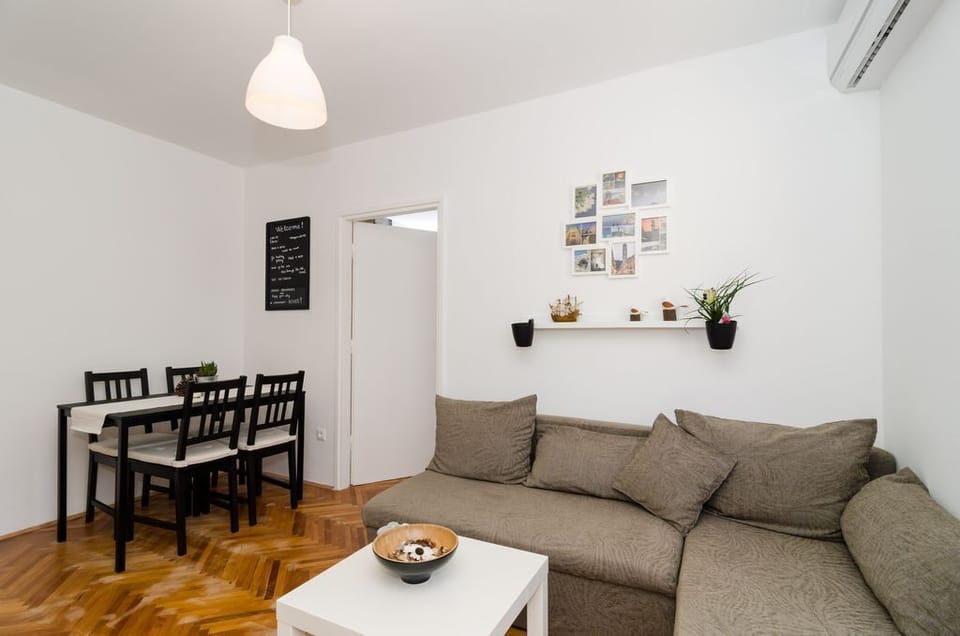 Standard Apartment, 1 Bedroom | Living room | Flat-screen TV