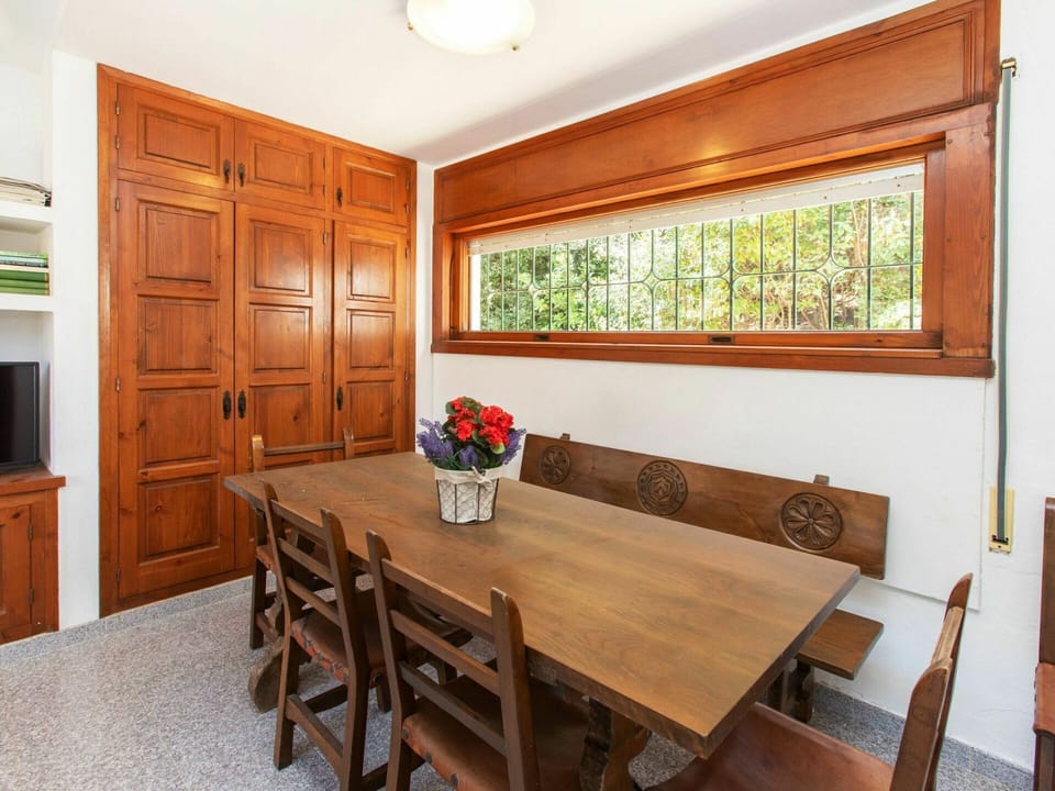 Table, Furniture, Property, Cabinetry, Plant, Flower, Wood, Interior Design, Flooring, Chair