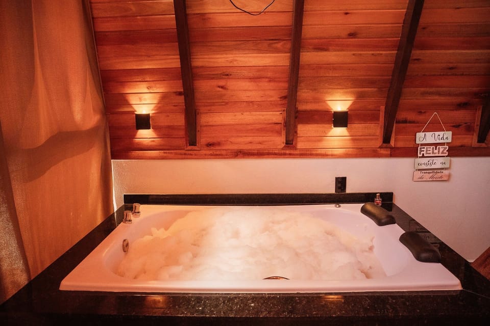 Chalé Suíço com Banheira de Hidromassagem - Pousada Sestrem | Spa