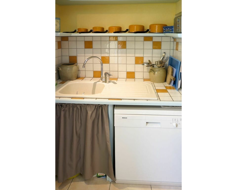 Cabinetry, Countertop, Property, Furniture, Product, Kitchen Appliance, Kitchen, Tap, Shelf, Interior Design