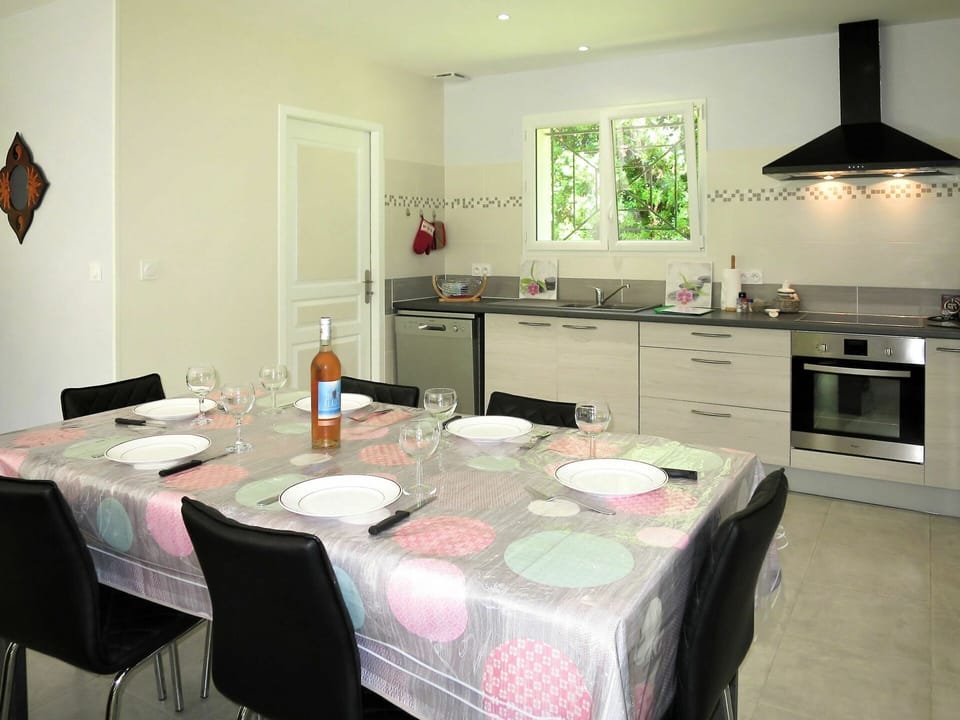Cabinetry, Furniture, Countertop, Property, Table, Kitchen Sink, Drawer, Chair, Sink, Kitchen Stove