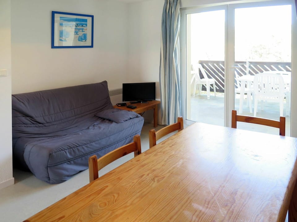 Couch, Table, Comfort, Wood, Window, Living Room, Interior Design, Floor, Flooring