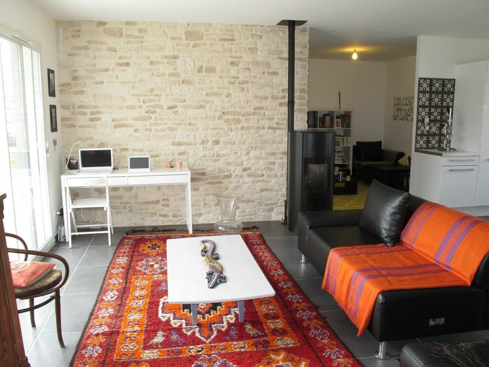 Furniture, Property, Television, Wood, Comfort, Textile, Chair, Interior Design, Picture Frame, Flooring