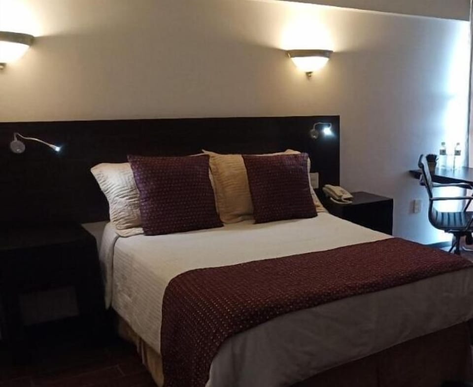 Suite | Iron/ironing board (on request), WiFi (free)