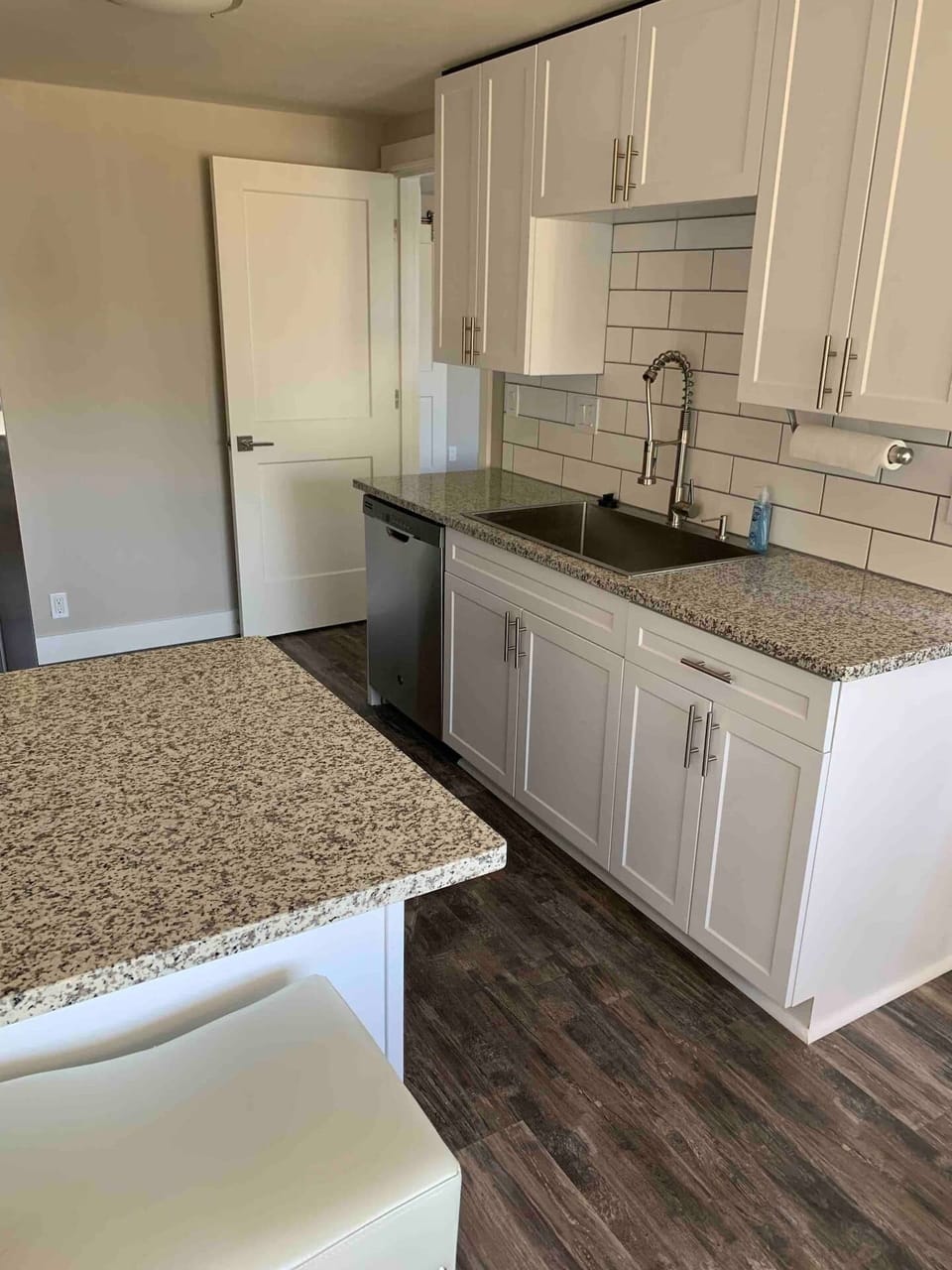 BEAUTIFUL KITCHEN
Entrance to Main Bedroom