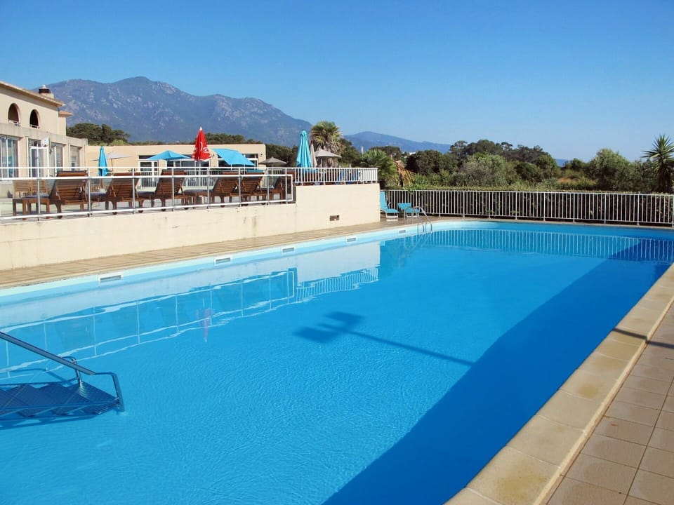 Swimming Pool, Property, Leisure, Leisure Centre, Sky, Real Estate, Vacation, Resort, Building, House