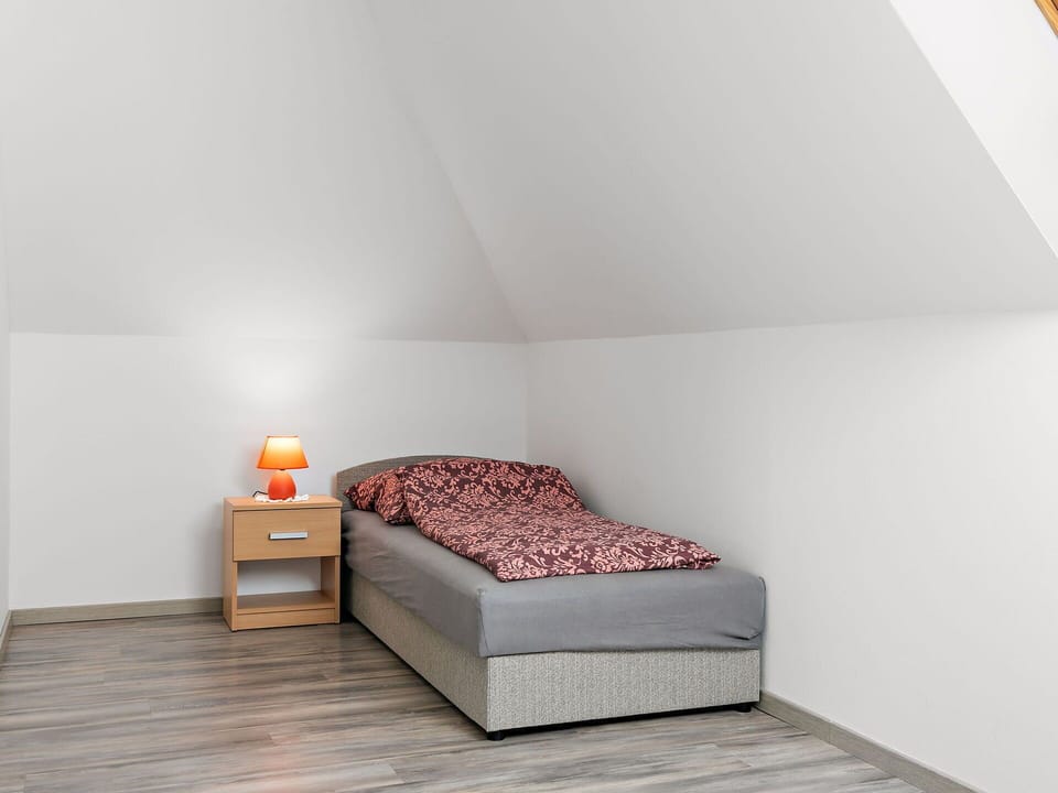 Wood, Flooring, Floor, Bedroom, Room, Bed, Apartment, Bed Frame, Bedding, Linens