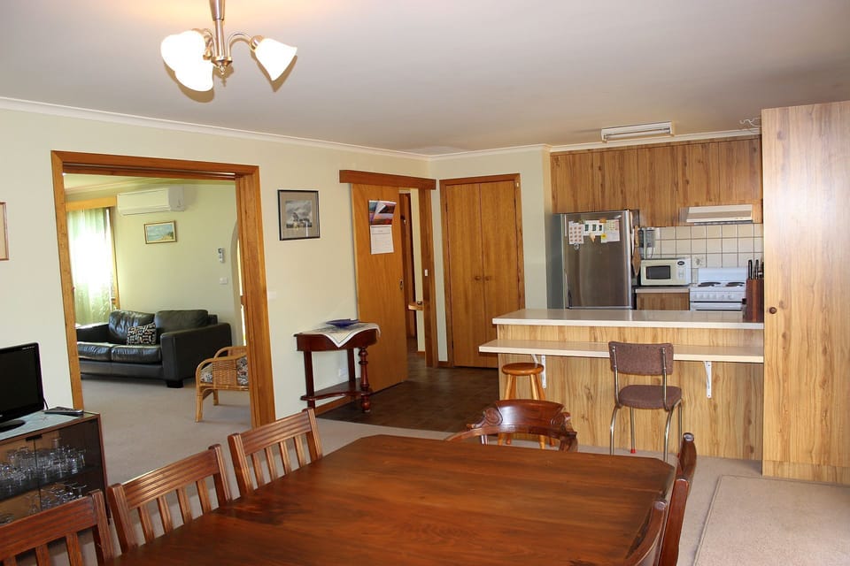 Kitchen dining area