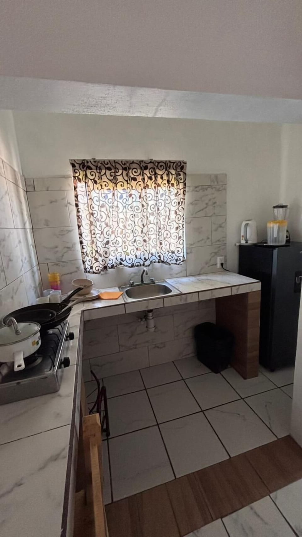 Deluxe Room, Kitchenette | Private kitchen