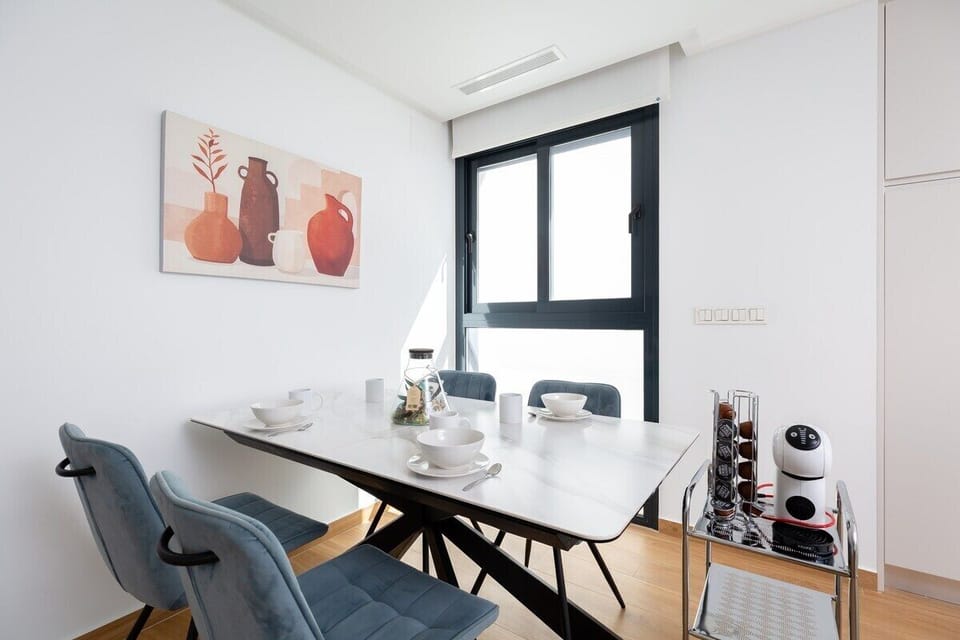 Serve your delicious meals easily at the lovely dining table.