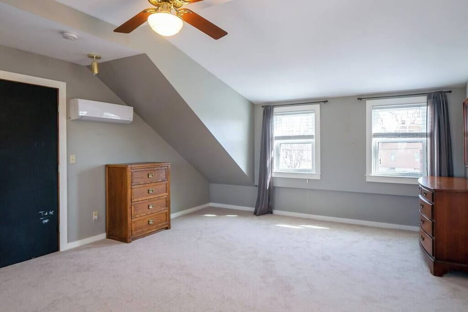 Opposite wall of King bedroom, just added a new daybed that is not on the photo