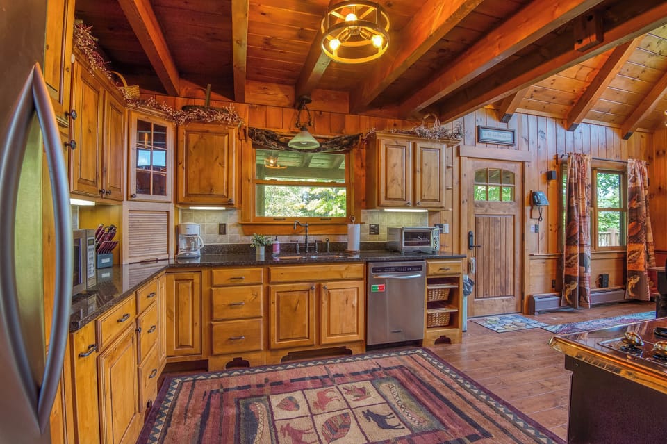 Fully Applianced Kitchen