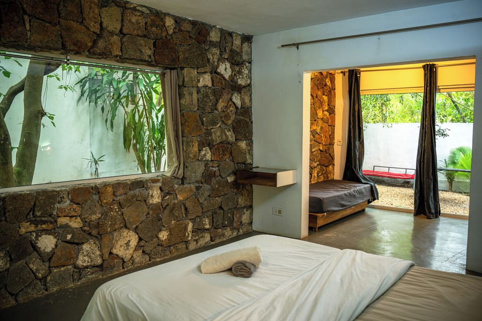 Standard Room (L'ILE AUX DEUX COCOS) | Desk, iron/ironing board (on request), individually decorated