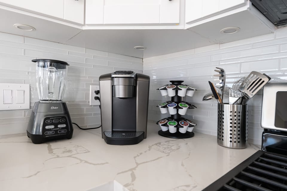 All Villas: Coffee maker, coffee/tea, blender/toaster, microwave/gas range/oven.
