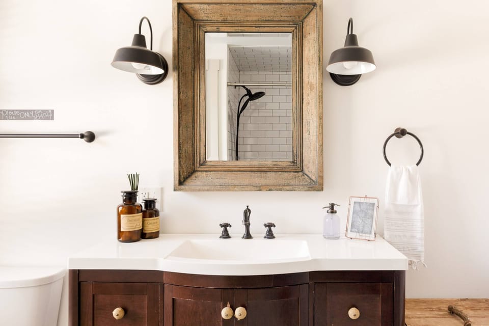 Full Bathroom – Vanity
