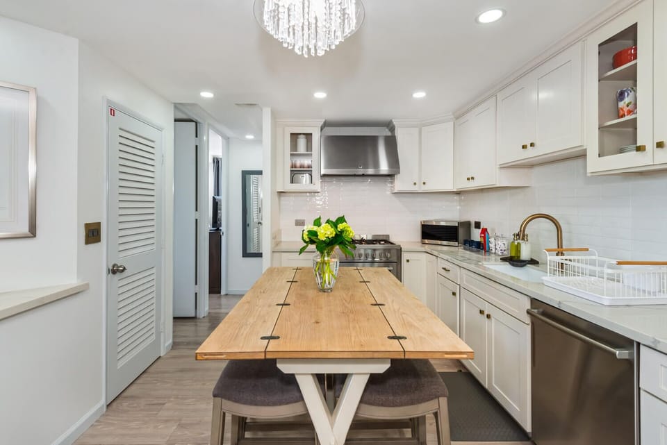 KITCHEN & DINING AREA: The Kitchen is well stocked with appliances.