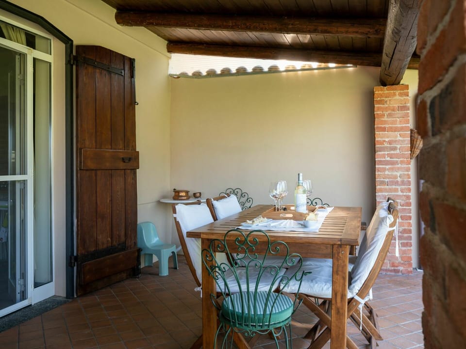 Table, Furniture, Window, Wood, Chair, Interior Design, Building, Floor, Flooring, Wood Stain