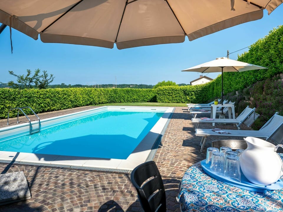 Water, Sky, Plant, Property, Swimming Pool, Blue, Furniture, Umbrella, Azure, Sunlounger