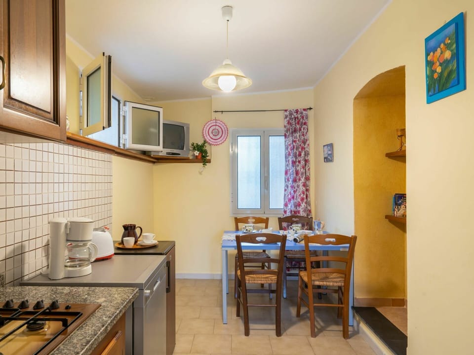 Furniture, Property, Cabinetry, Countertop, Wood, Lighting, Interior Design, Table, Gas Stove, Picture Frame