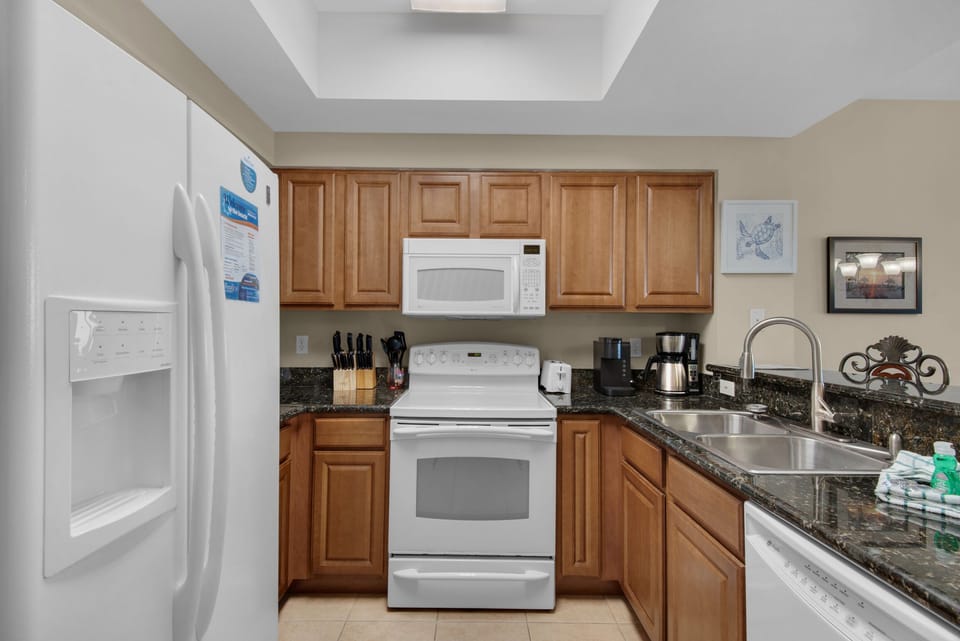 Full kitchen