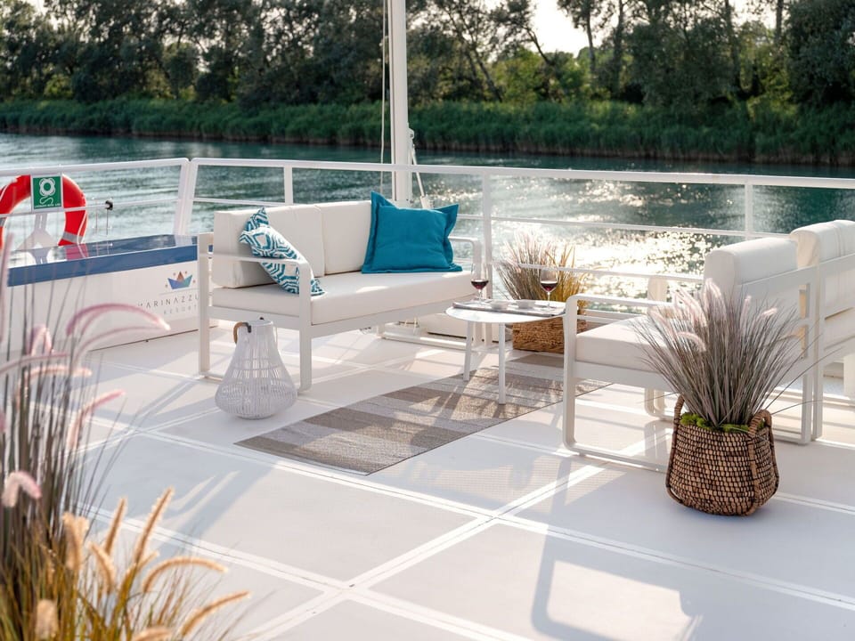 Water, Plant, Property, Furniture, Flowerpot, Outdoor Furniture, Swimming Pool, Chair, Interior Design, Shade