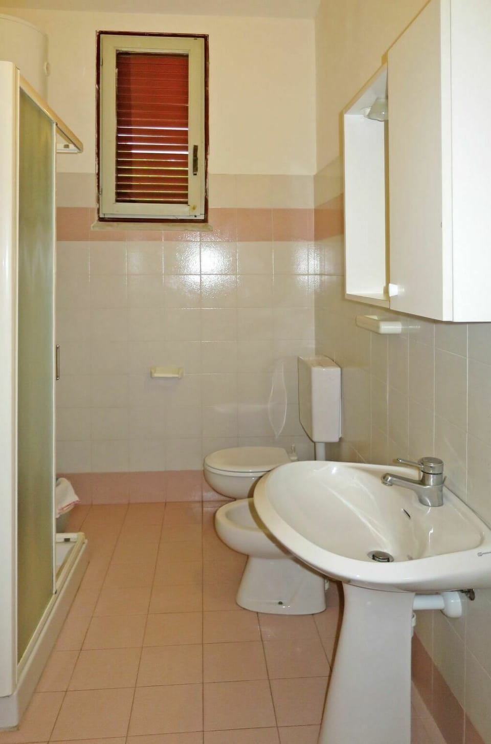 Bathroom, Property, Room, Floor, Tile, Interior Design, Wall, House, Building, Architecture