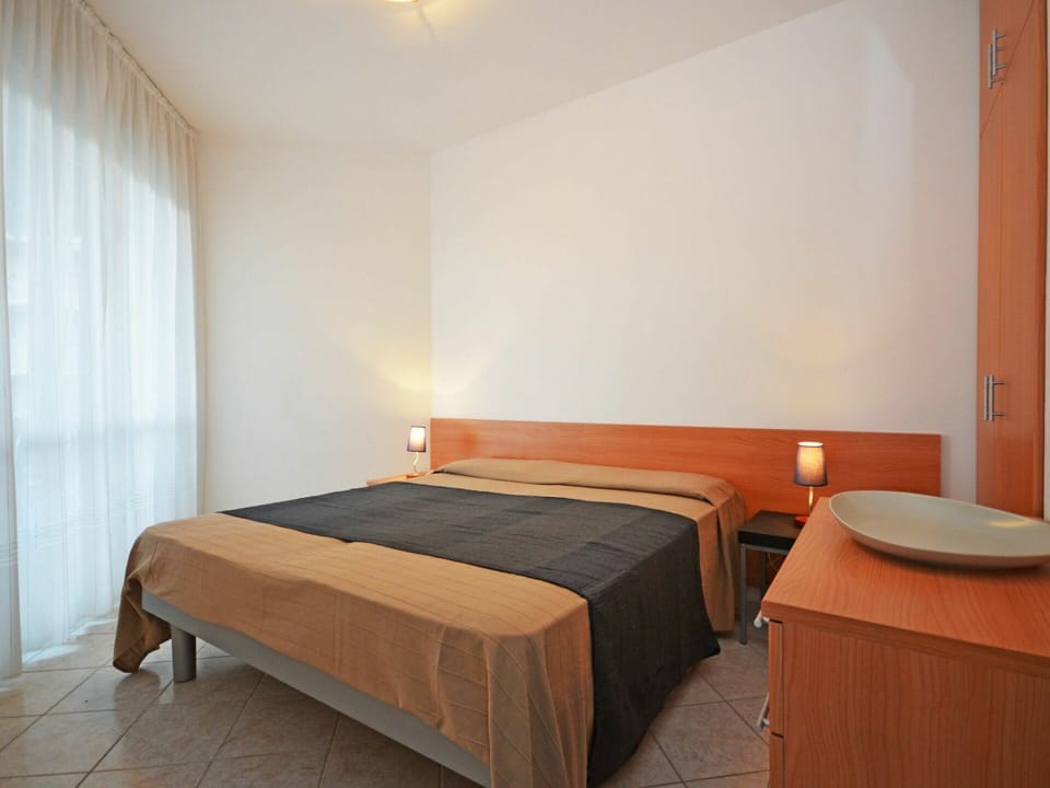 Bed, Bedroom, Furniture, Room, Bed Frame, Property, Interior Design, Mattress, Bed Sheet, Wall
