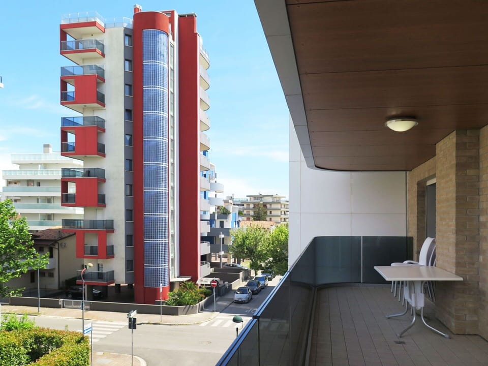 Building, Property, Architecture, Metropolitan Area, Residential Area, Condominium, Real Estate, Mixed-Use, Apartment, Daytime