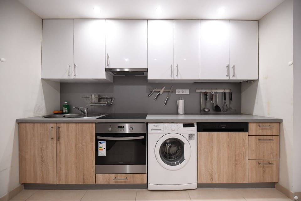 Apartment | Private kitchen | Fridge, microwave, oven, stovetop