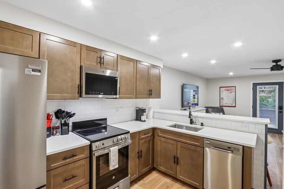 11-print-E Hiawatha Dr 505-S3004-011