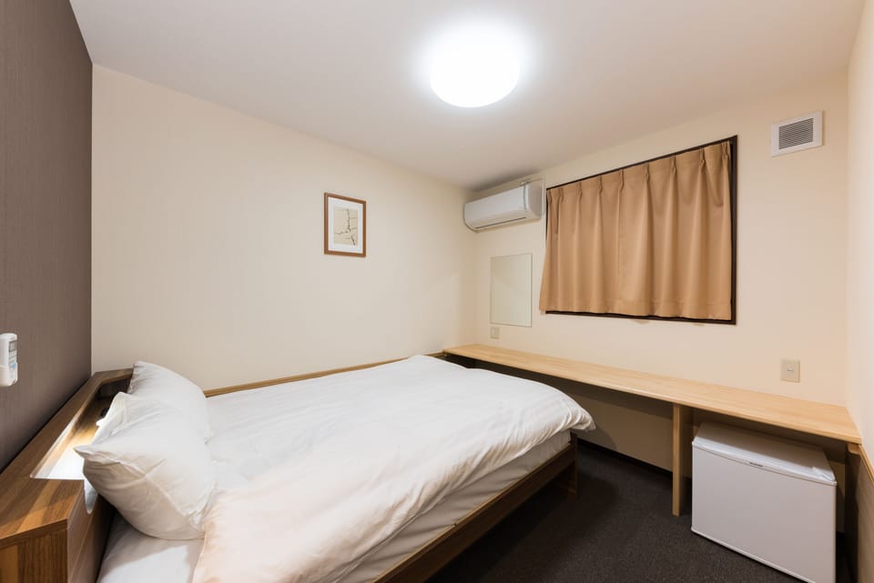 Memory foam beds, laptop workspace, WiFi (free)