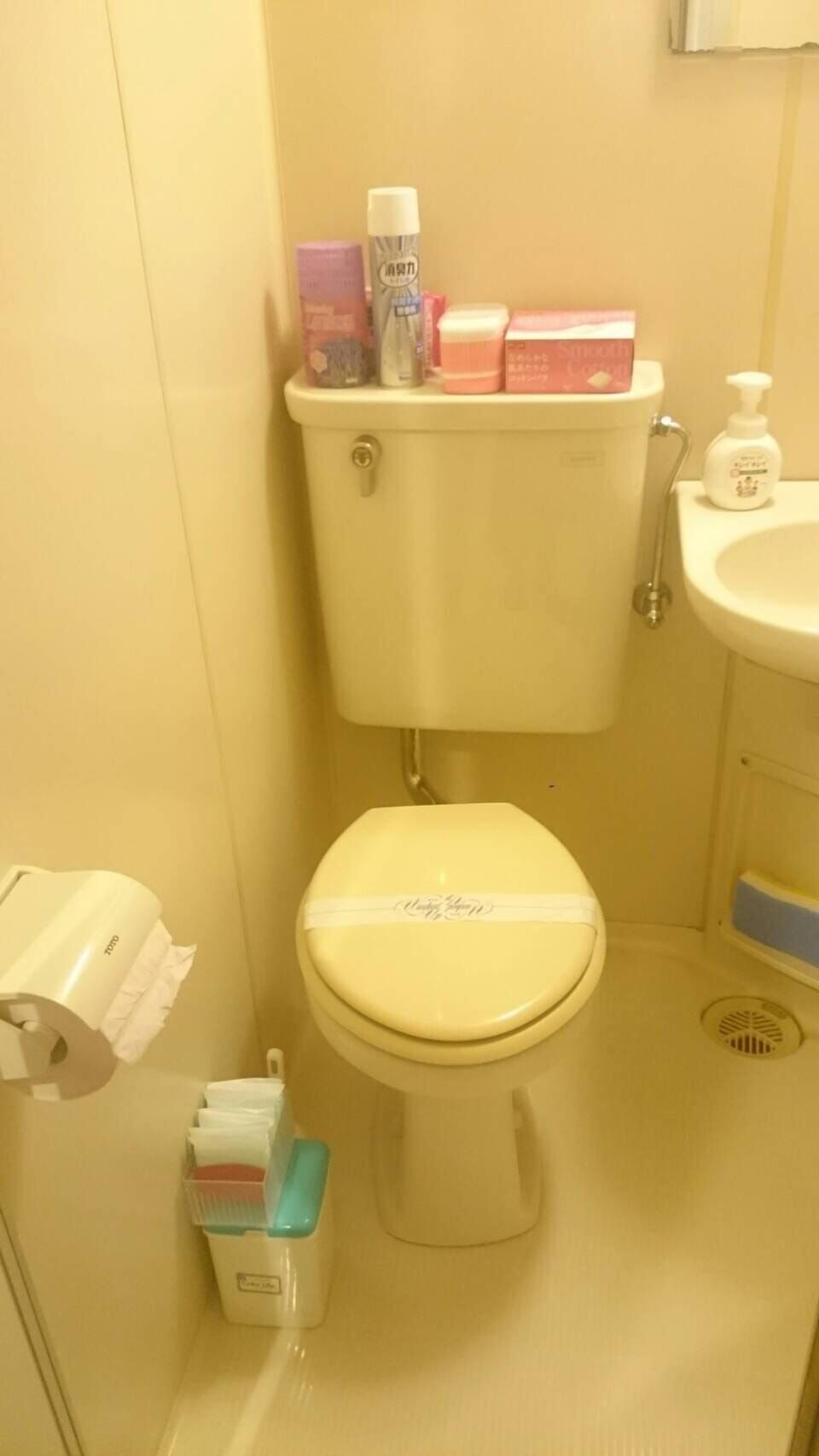 Apartment, 2 Bedrooms, Non Smoking | Bathroom | Separate tub and shower, free toiletries, hair dryer, slippers