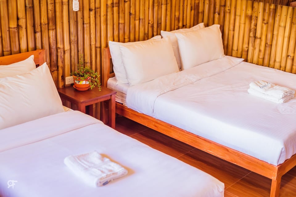 Triple Room | Desk, rollaway beds, free WiFi