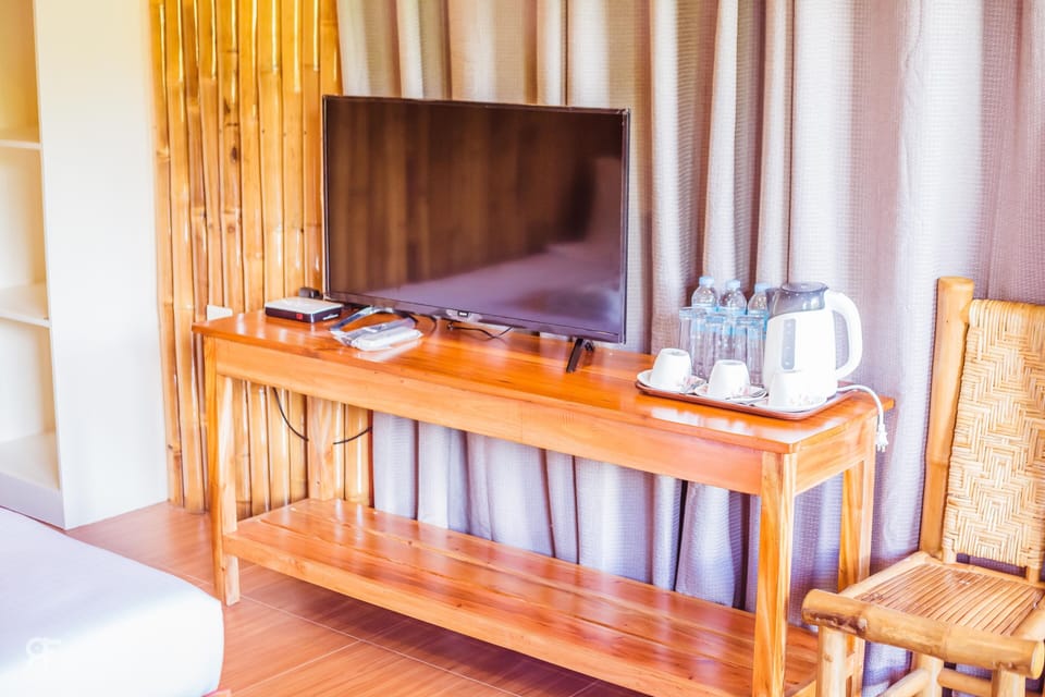 Triple Room | Desk, rollaway beds, free WiFi
