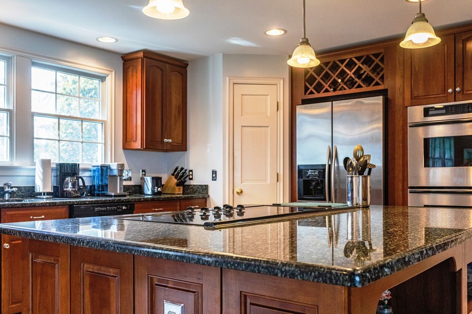 Double Oven, 5-burner cooktop, warming drawer, frozen drink maker, and more!